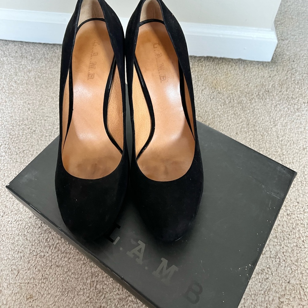 LAMB SUEDE HEELS SIZE 9